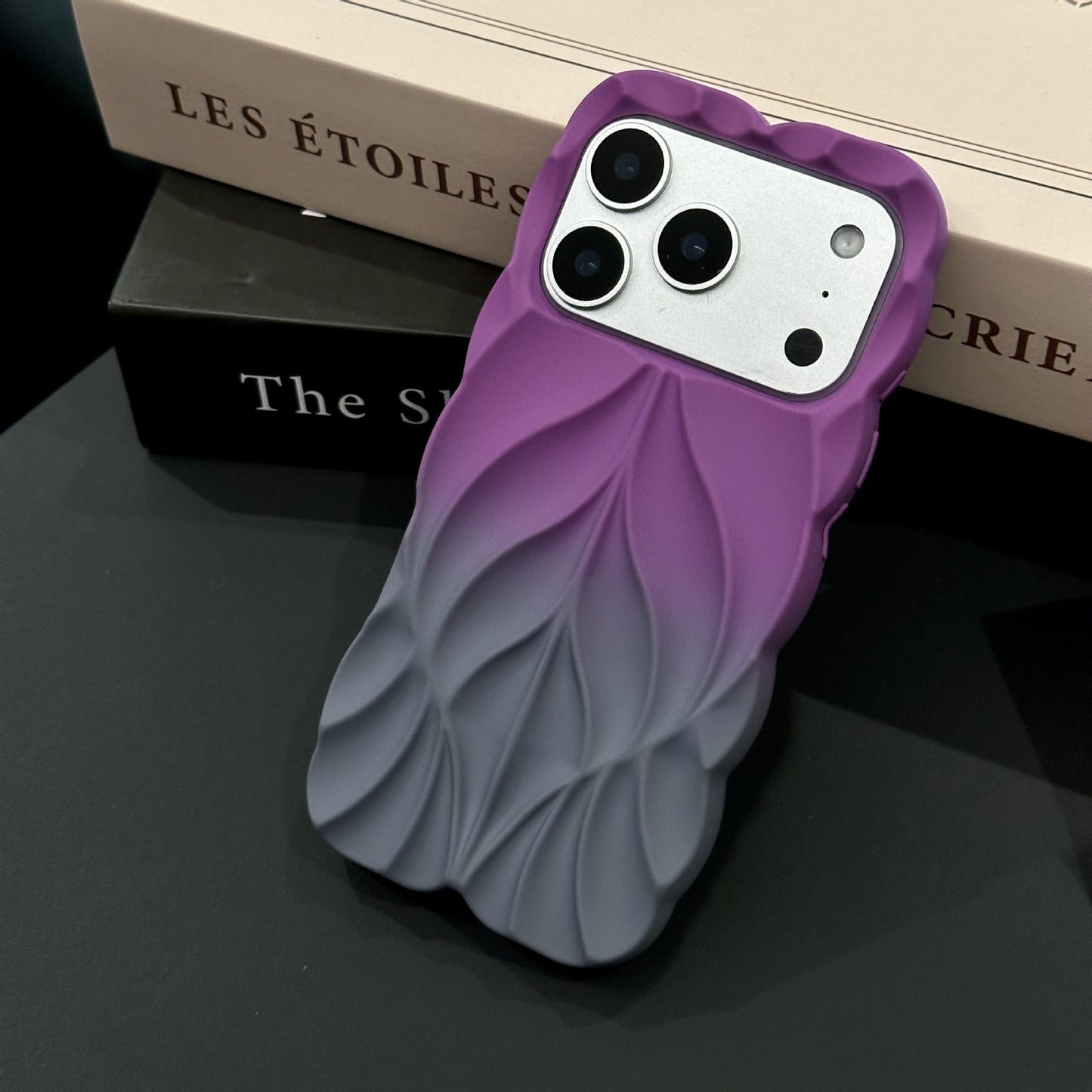 Luxury Electroplated Gradient Leaf Case with Striped Texture for iPhone 17 Pro Max