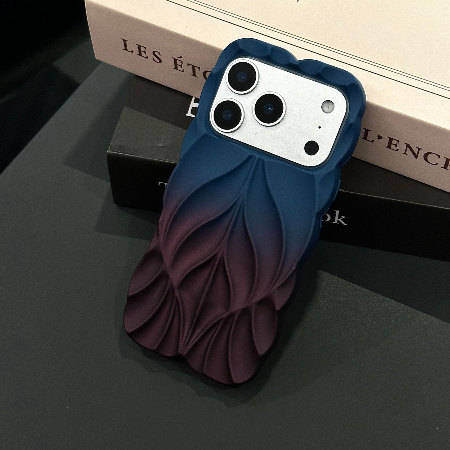 Luxury Electroplated Gradient Leaf Case with Striped Texture for iPhone 17 Pro Max